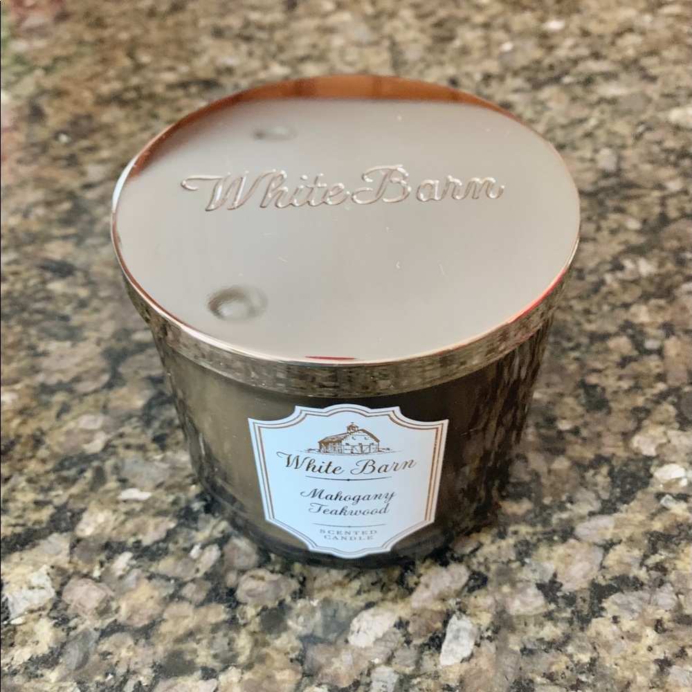 White Barn Mahogany Teakwood Scented Candle